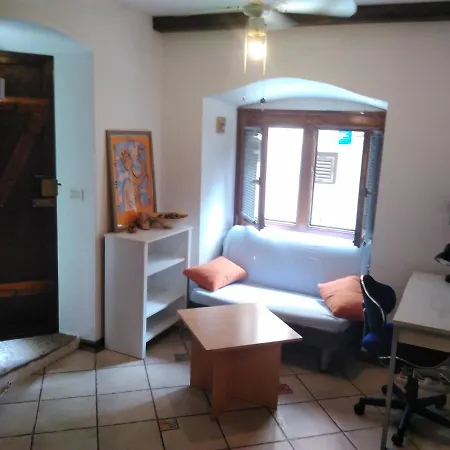 Appartamento Rustic Authentic Place In Center Laurana
